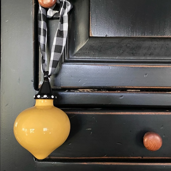 NWT CLAY CHICK CERAMICS Solid Ornament w/Ribbon - Picture 1 of 4